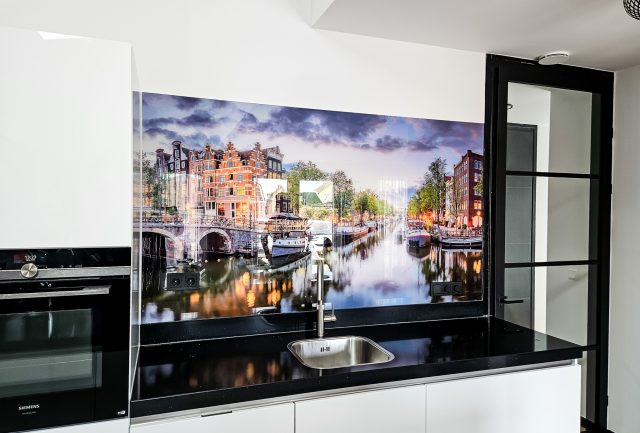 Moderne fotoprint op achterwand in Lutjebroek